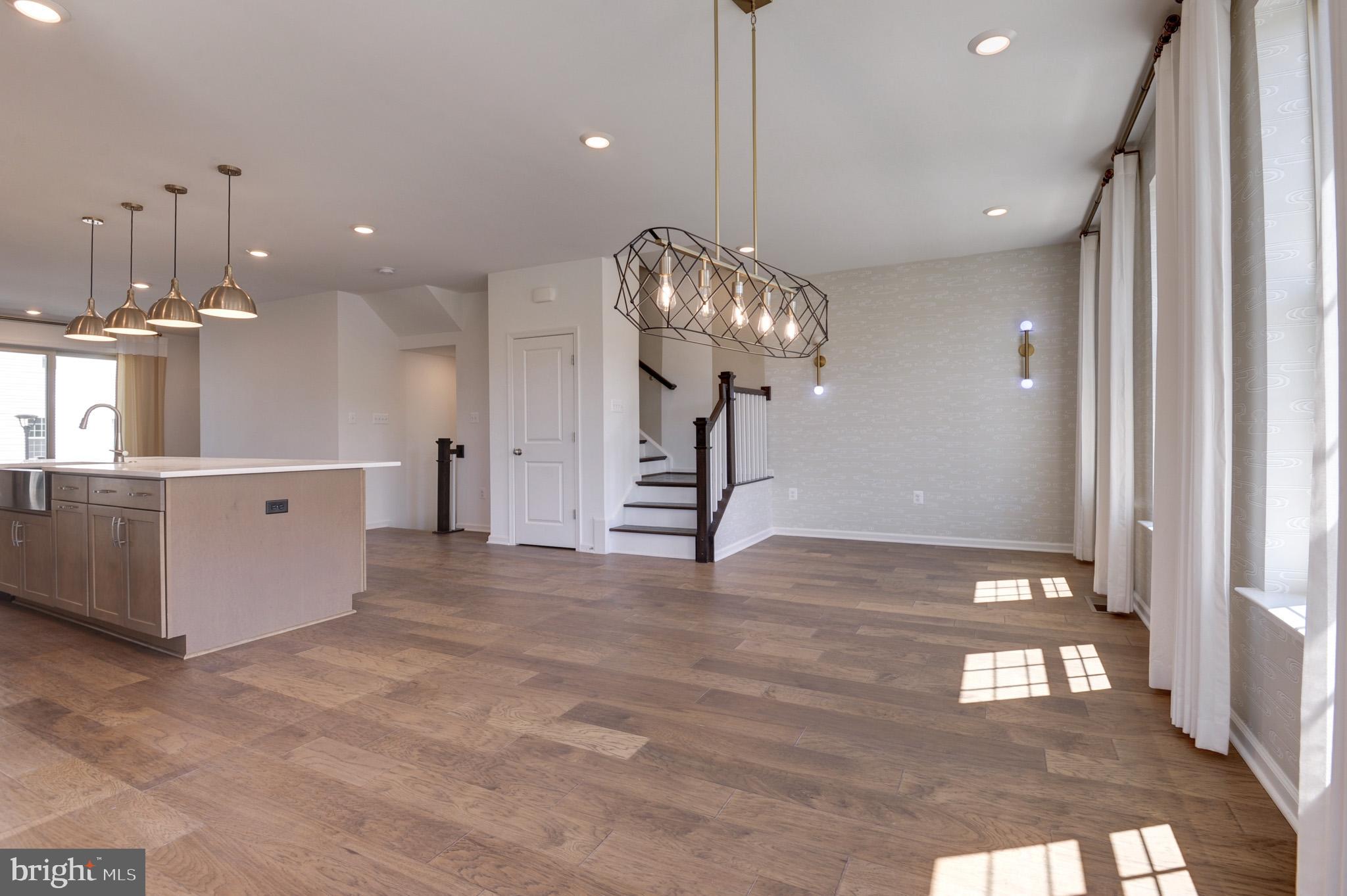 1501 TAWNY THRASHER TER NE