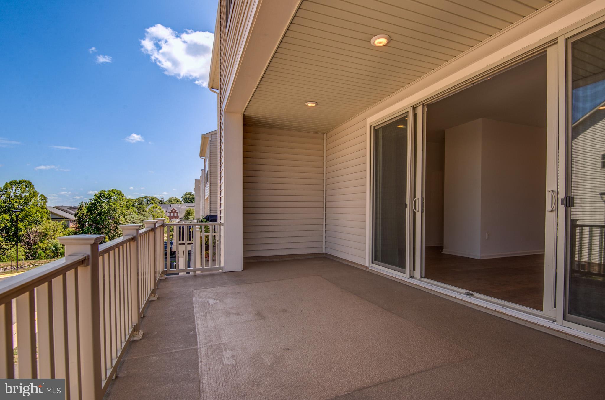 1501 TAWNY THRASHER TER NE