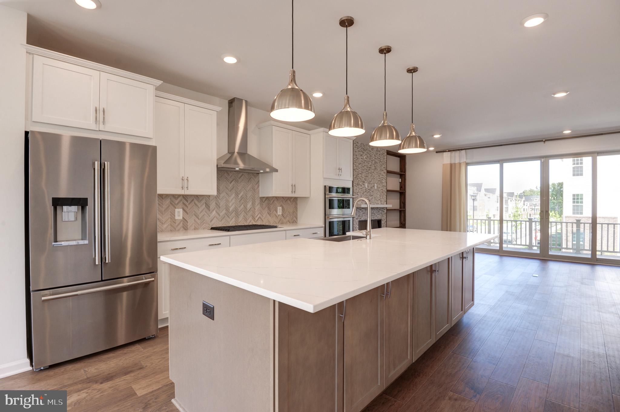 1501 TAWNY THRASHER TER NE