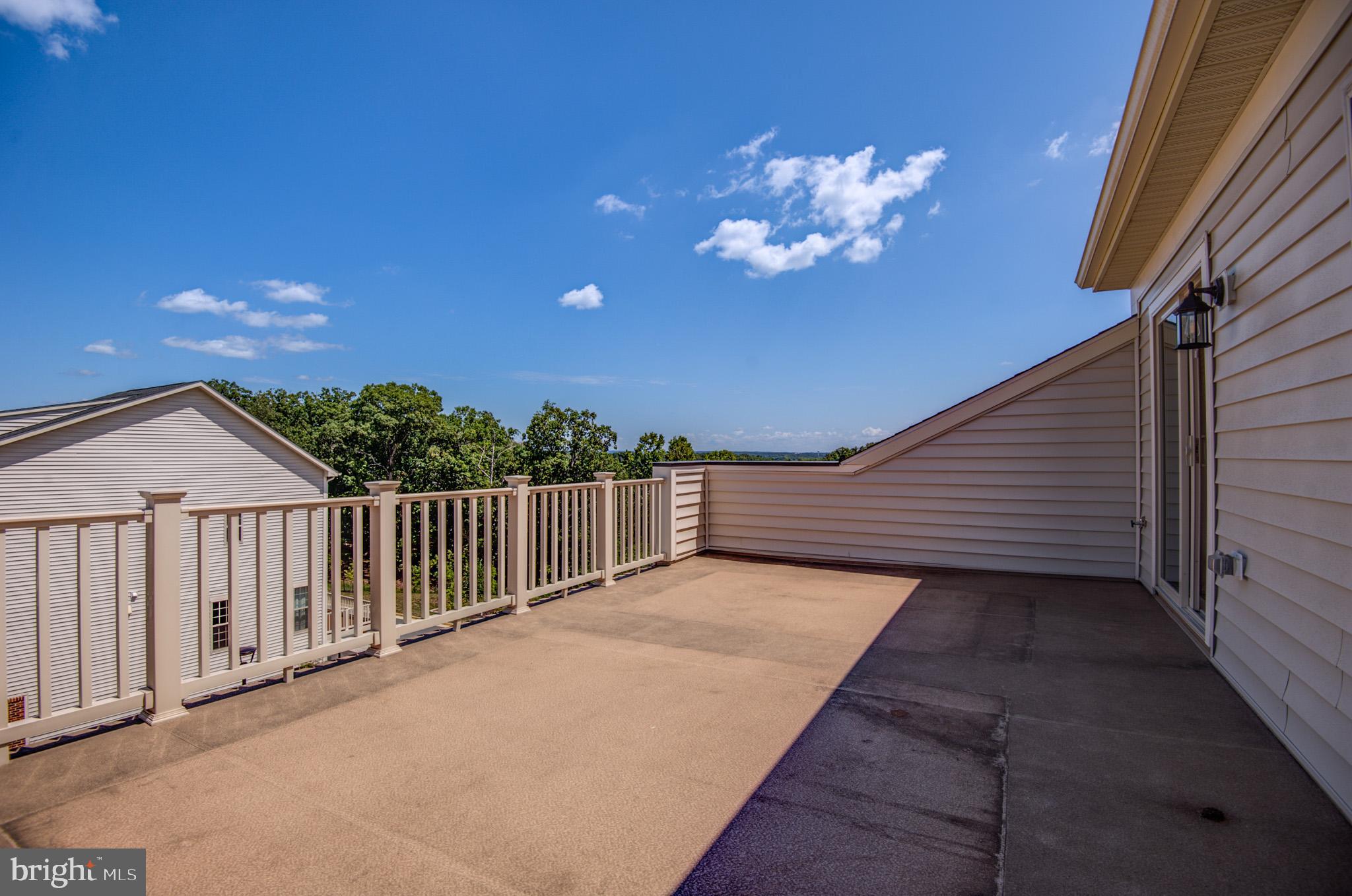 1501 TAWNY THRASHER TER NE