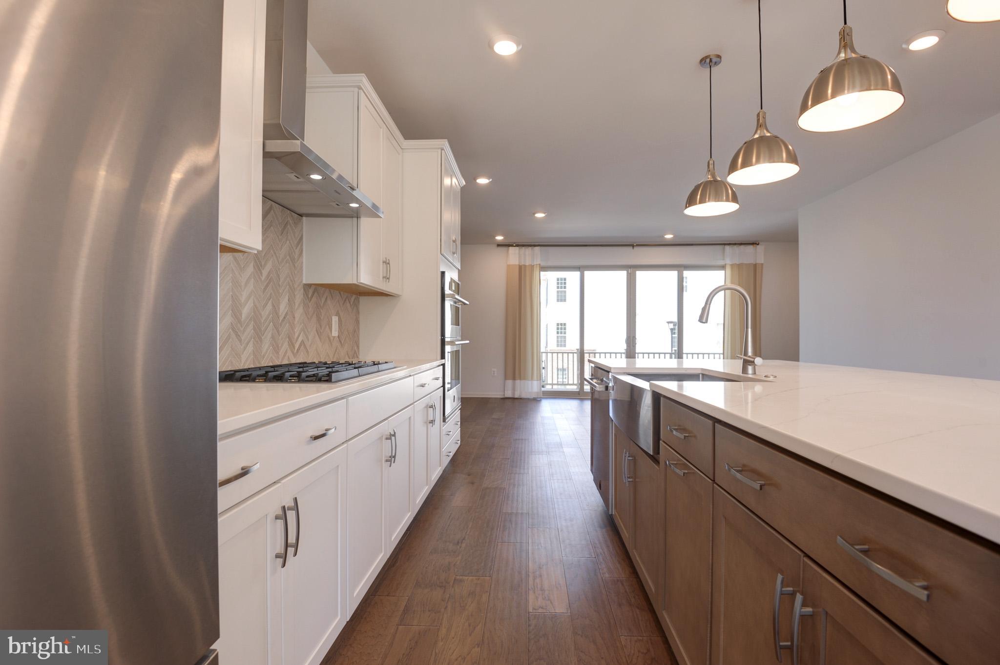 1501 TAWNY THRASHER TER NE