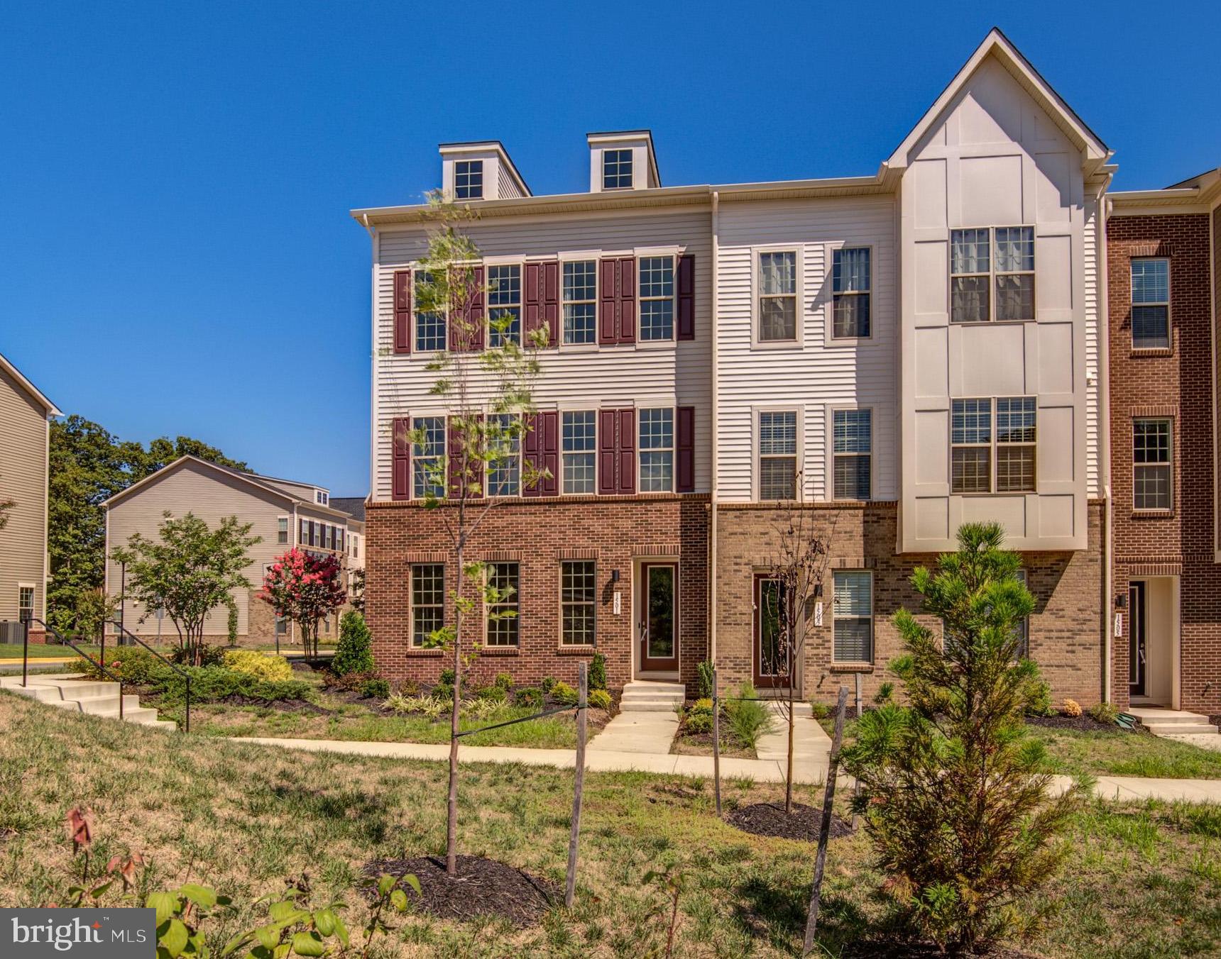 1501 TAWNY THRASHER TER NE