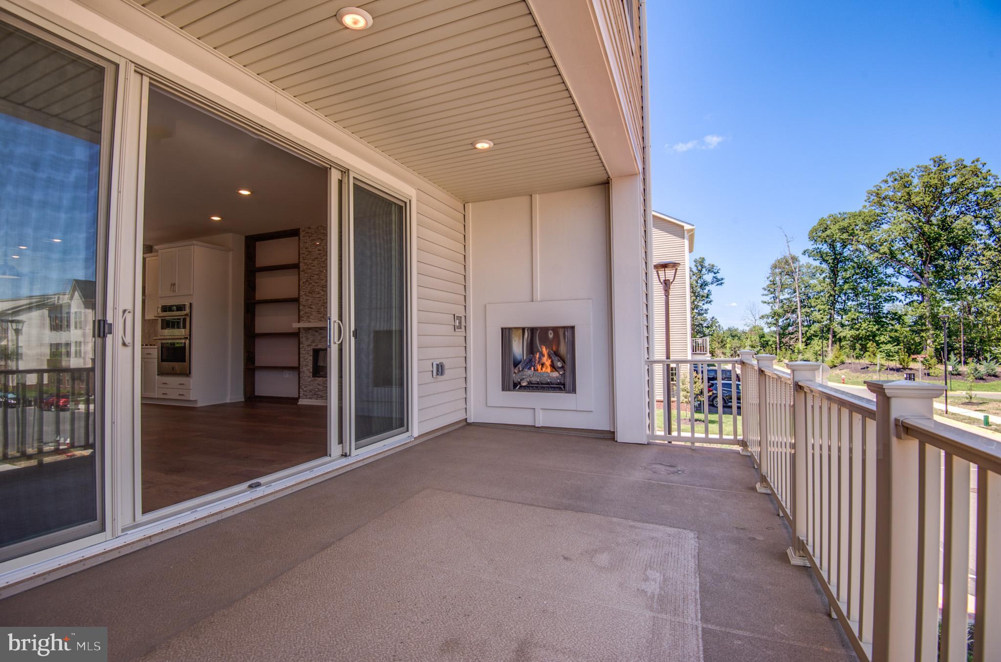 1501 TAWNY THRASHER TER NE