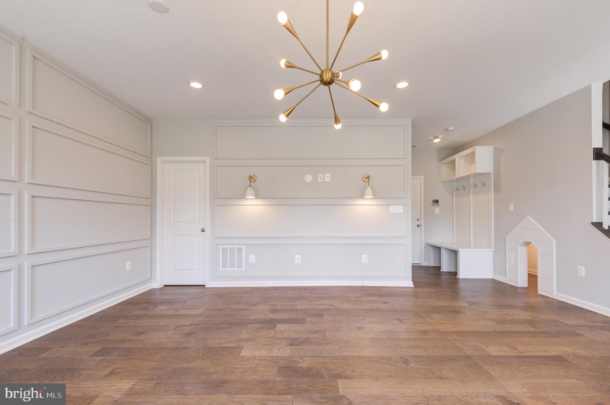 1501 TAWNY THRASHER TER NE