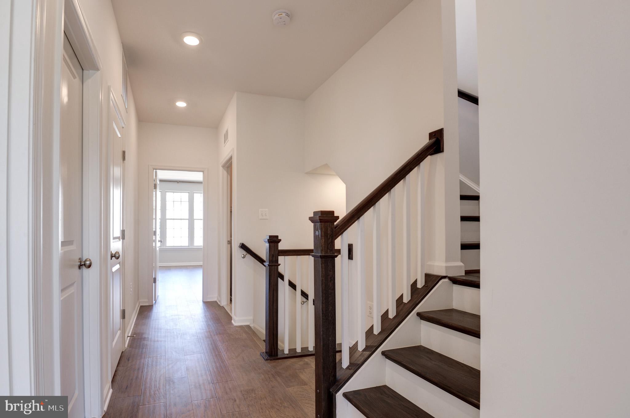 1501 TAWNY THRASHER TER NE