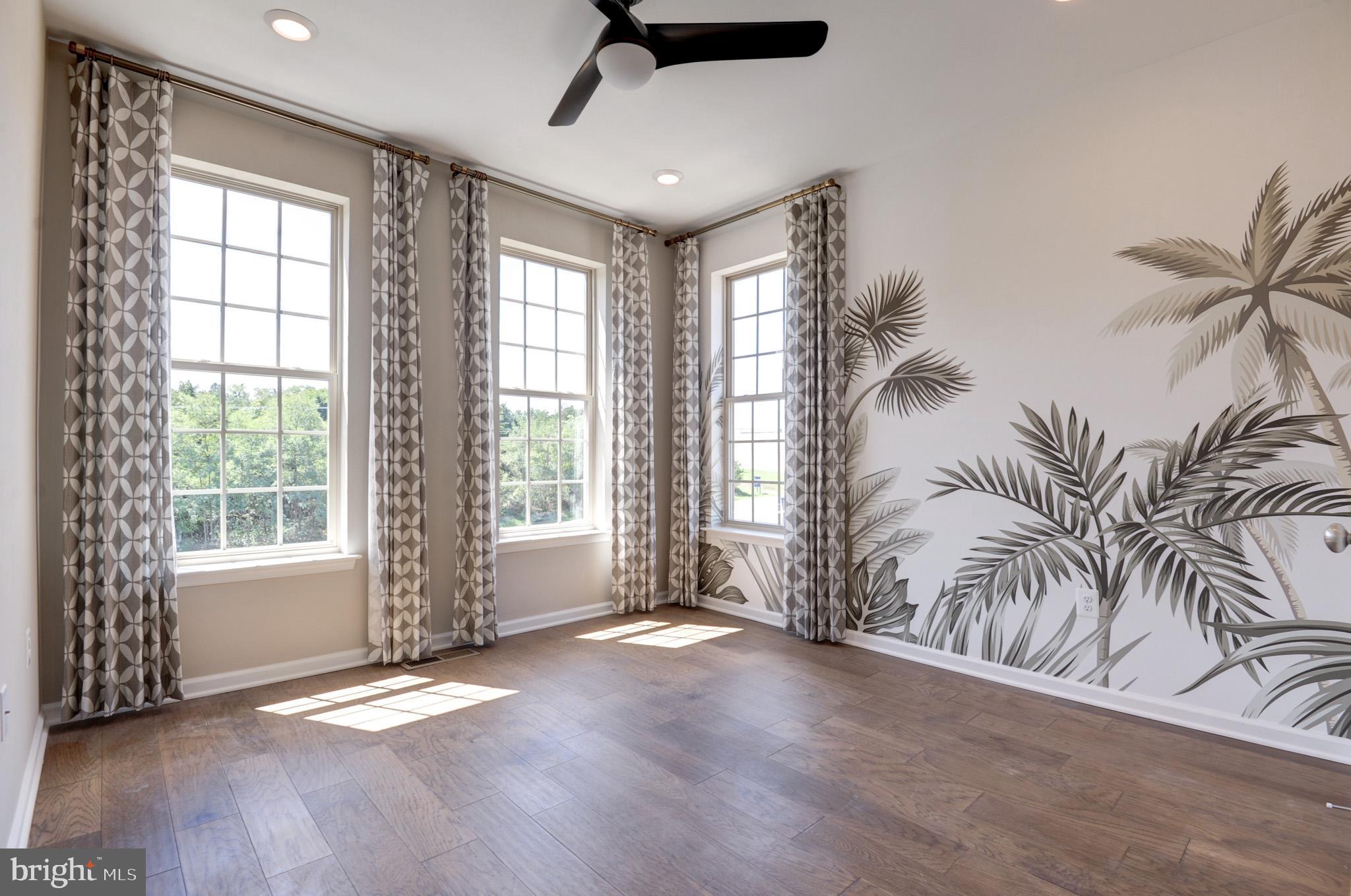 1501 TAWNY THRASHER TER NE
