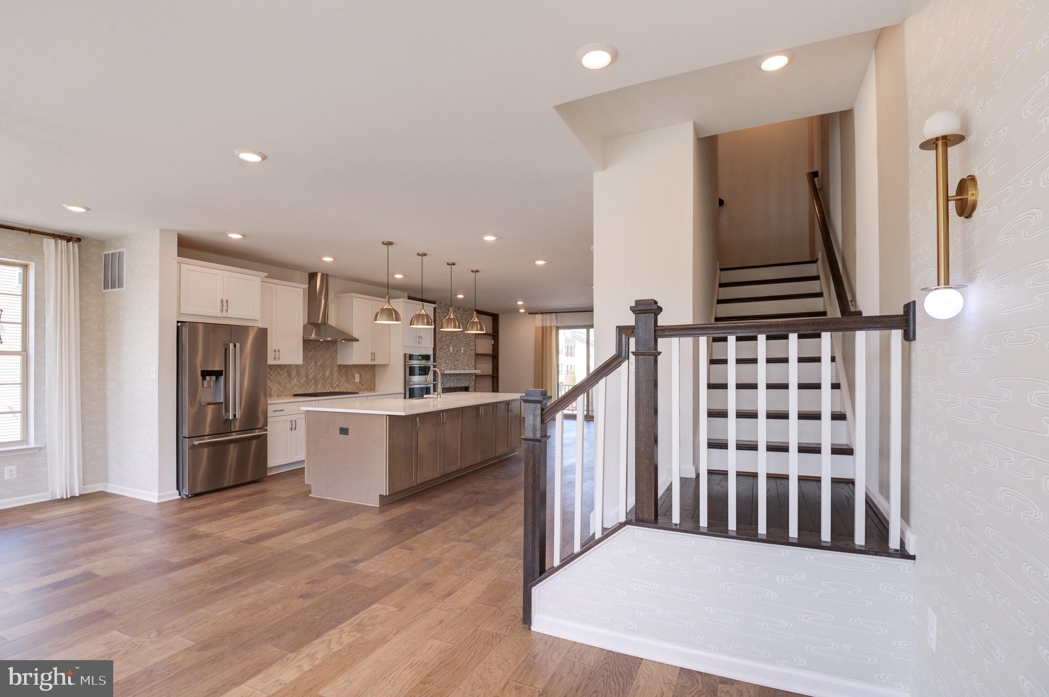 1501 TAWNY THRASHER TER NE
