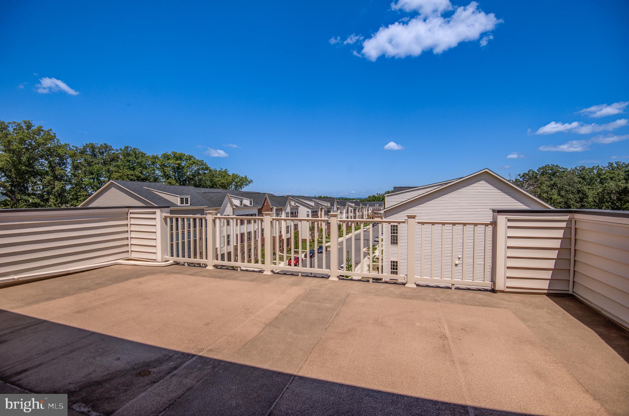 1501 TAWNY THRASHER TER NE