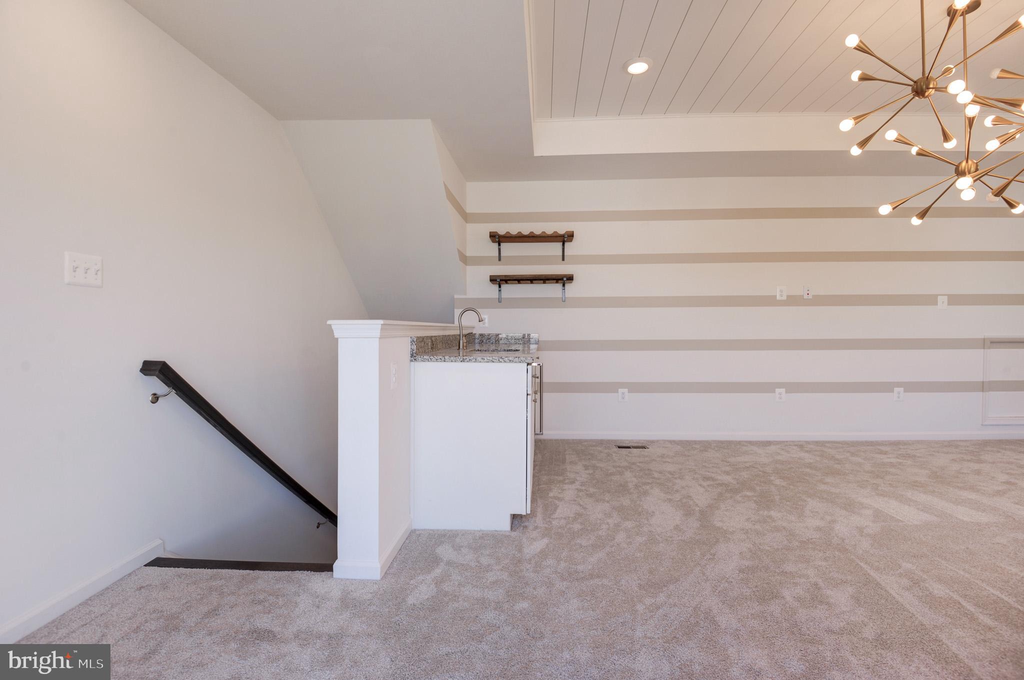 1501 TAWNY THRASHER TER NE