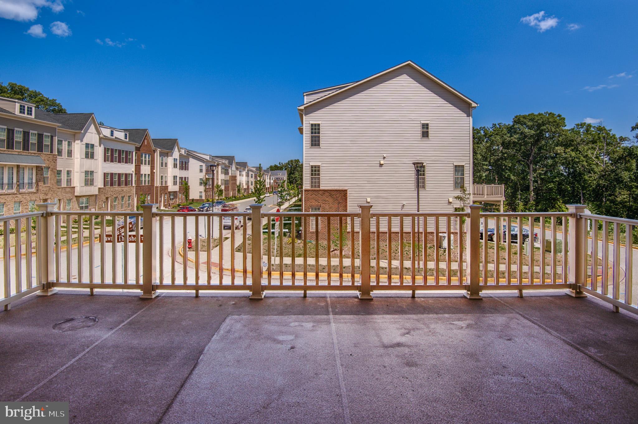 1501 TAWNY THRASHER TER NE