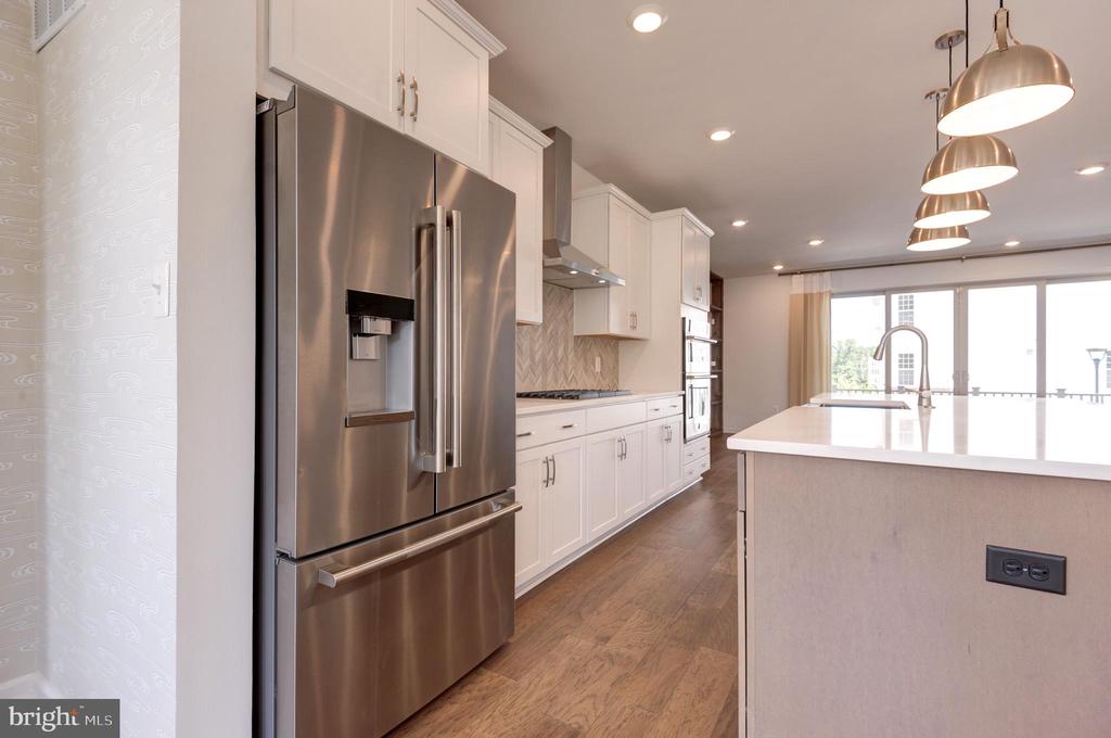 1501 TAWNY THRASHER TER NE