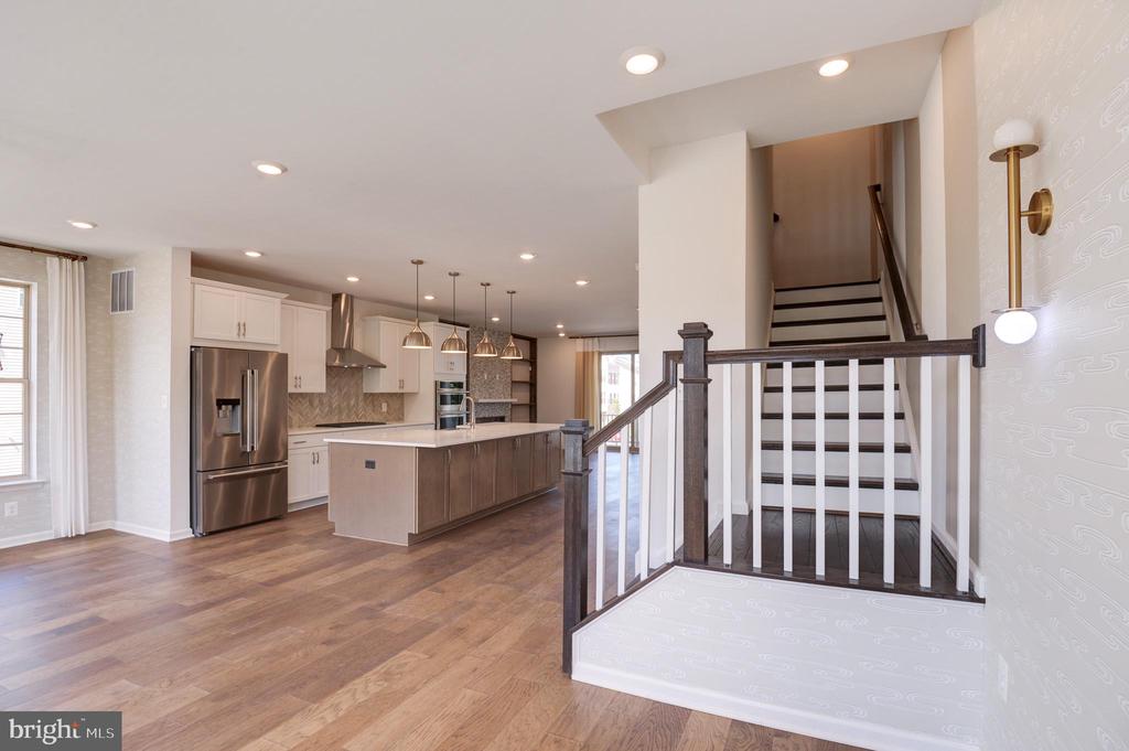 1501 TAWNY THRASHER TER NE