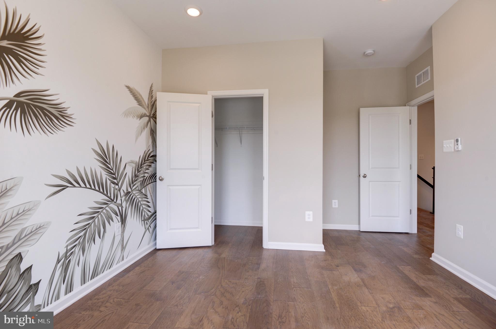 1501 TAWNY THRASHER TER NE
