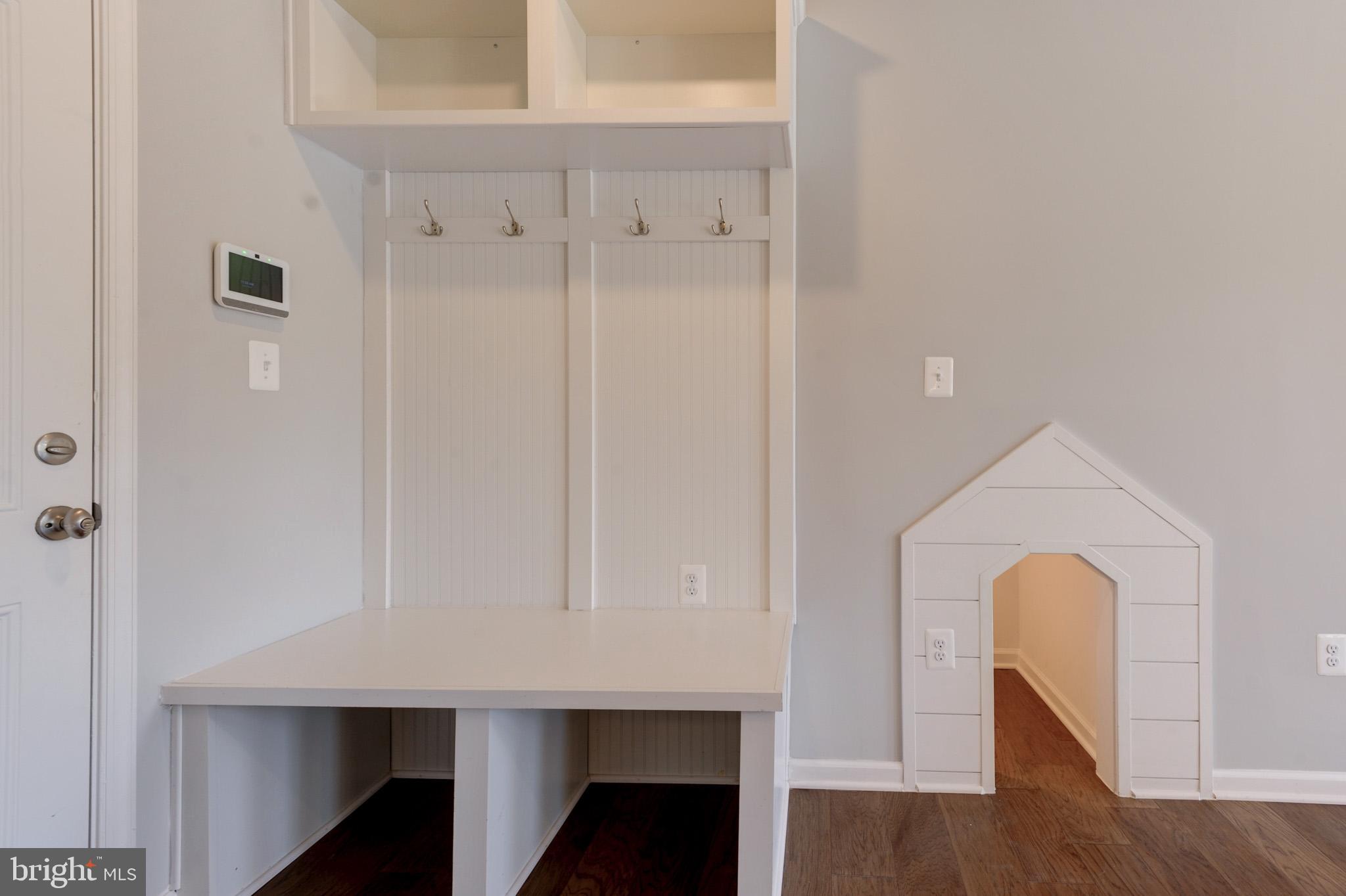 1501 TAWNY THRASHER TER NE