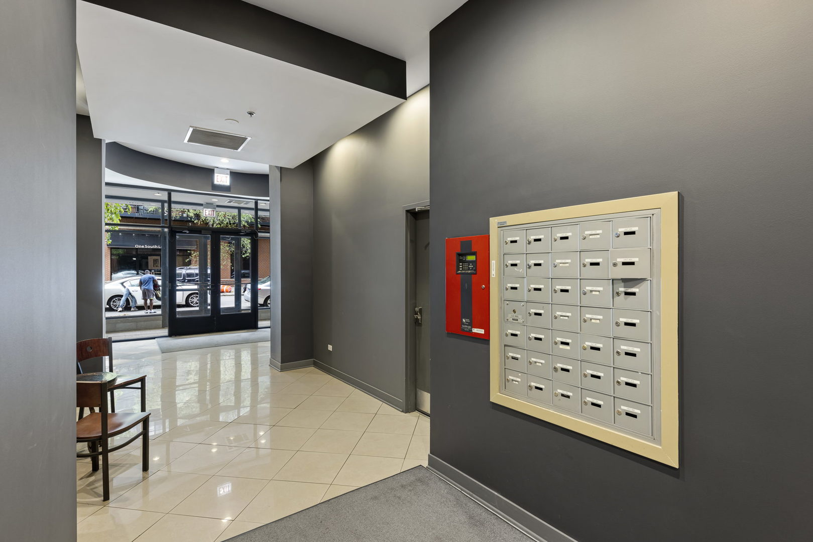 2 S Leavitt Street Unit: 402