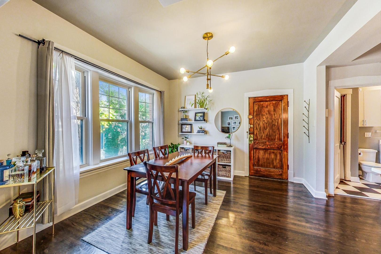 3722 N Hoyne Avenue Unit: 2
