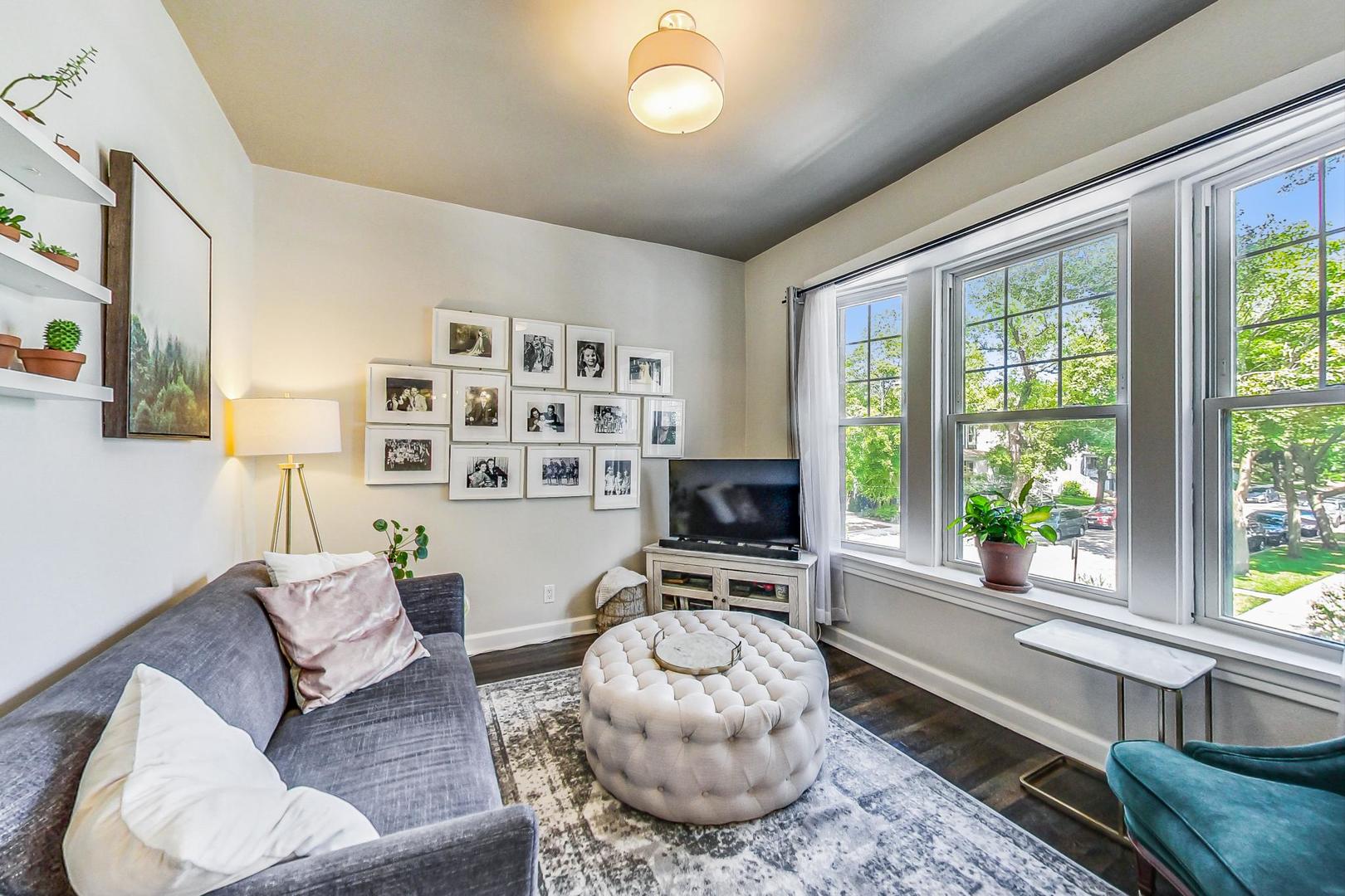 3722 N Hoyne Avenue Unit: 2