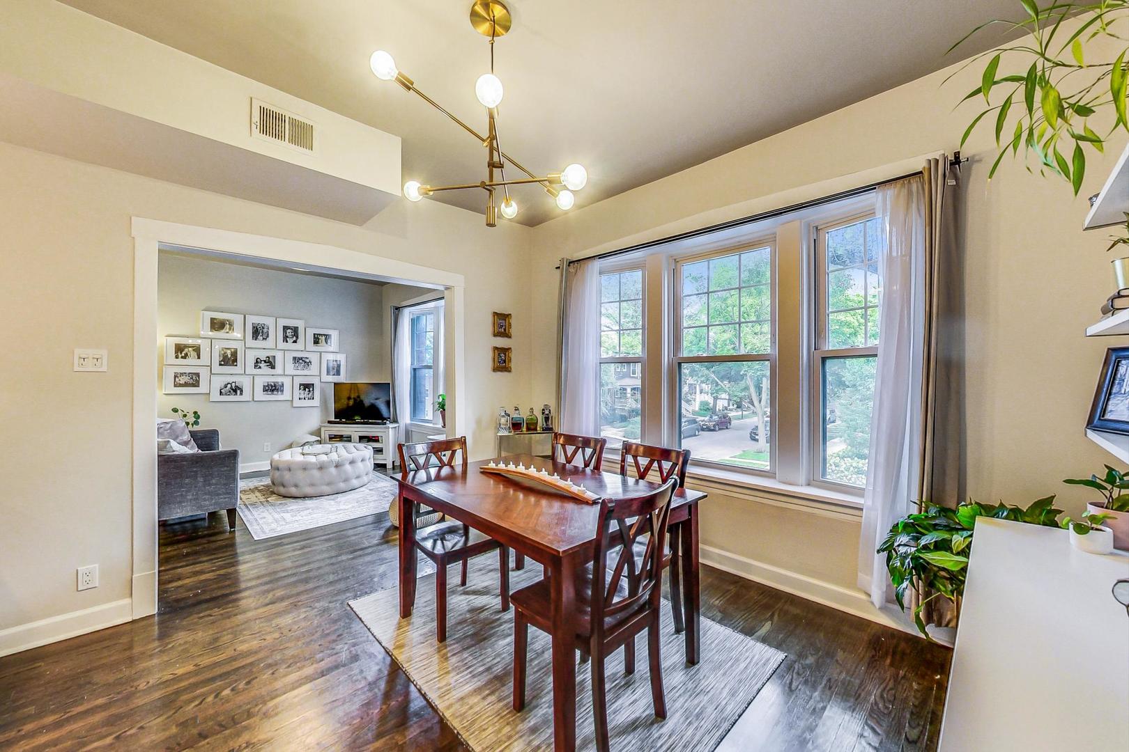 3722 N Hoyne Avenue Unit: 2