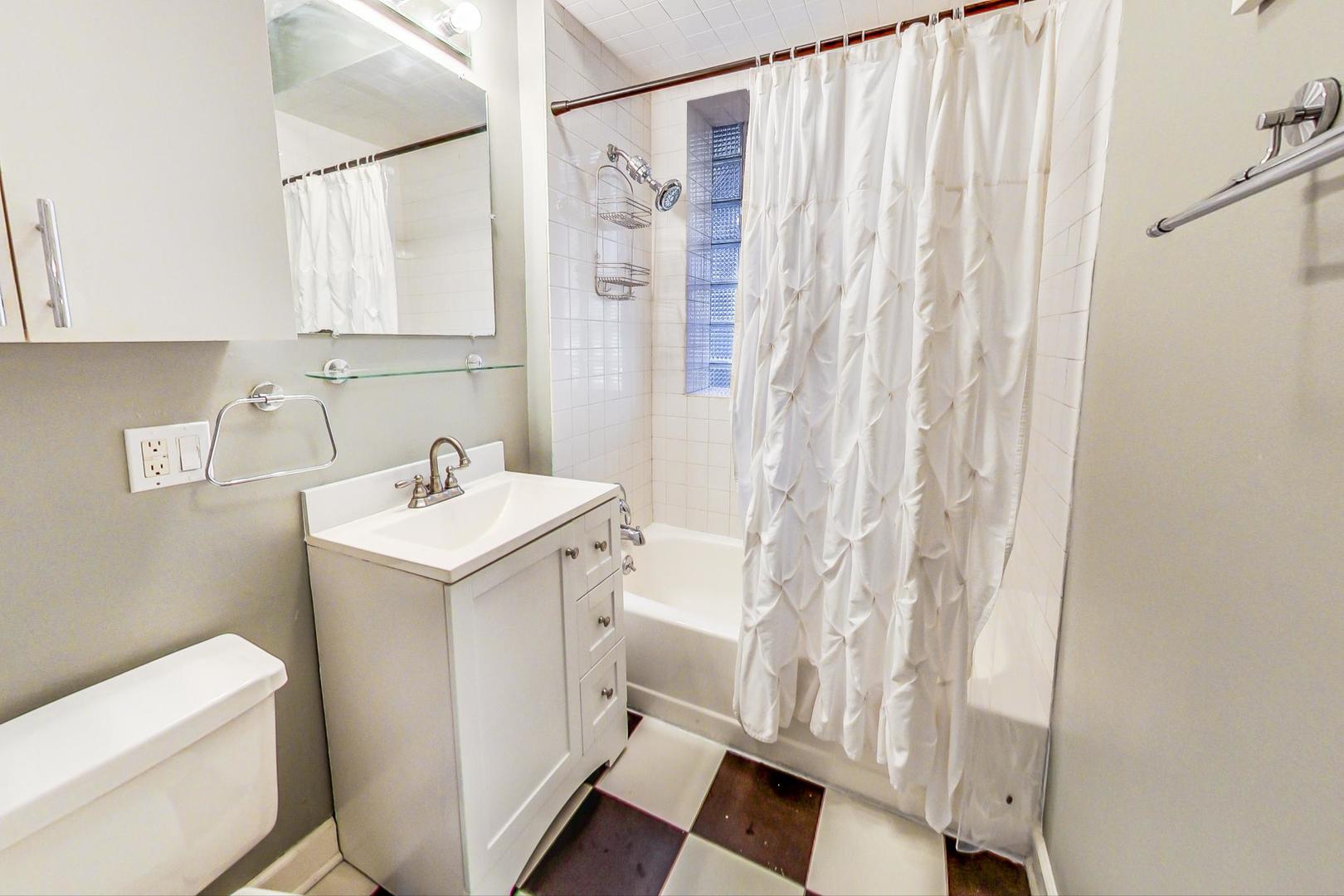 3722 N Hoyne Avenue Unit: 2