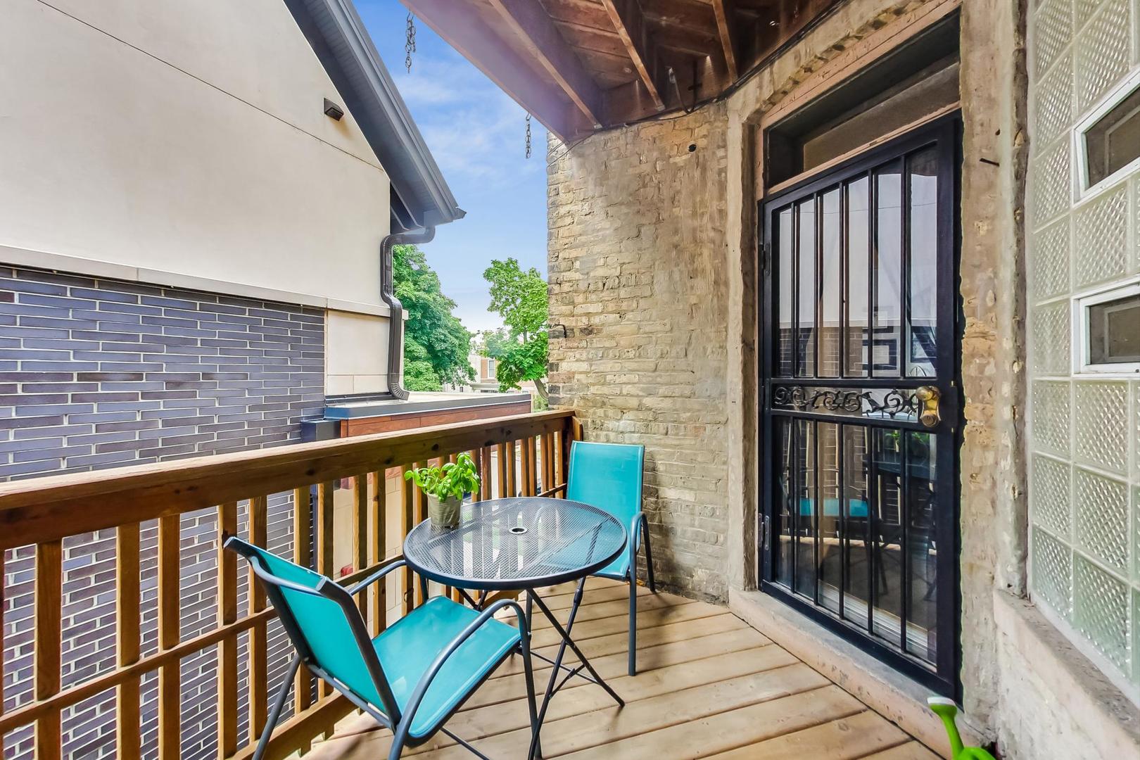 3722 N Hoyne Avenue Unit: 2