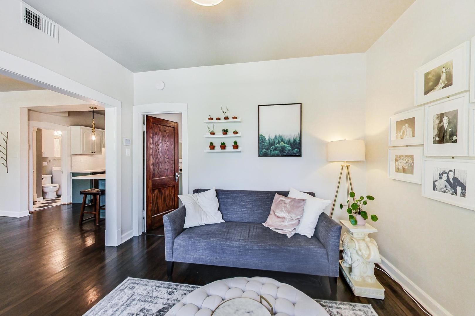 3722 N Hoyne Avenue Unit: 2