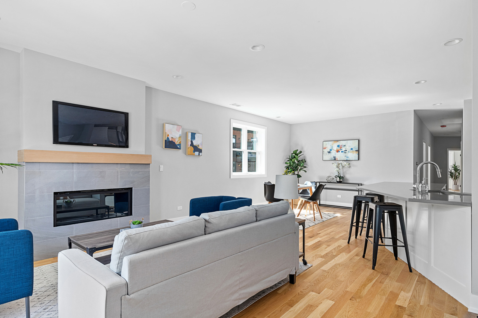 3216 N Francisco Avenue Unit: 3S