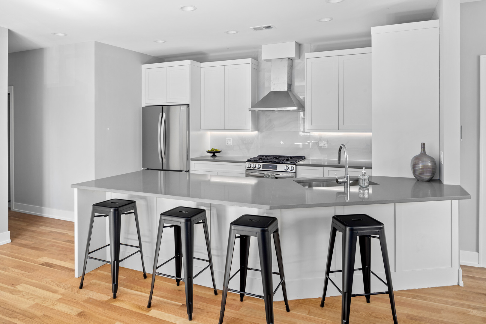 3216 N Francisco Avenue Unit: 3S