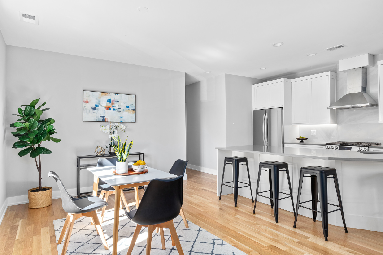 3216 N Francisco Avenue Unit: 3S