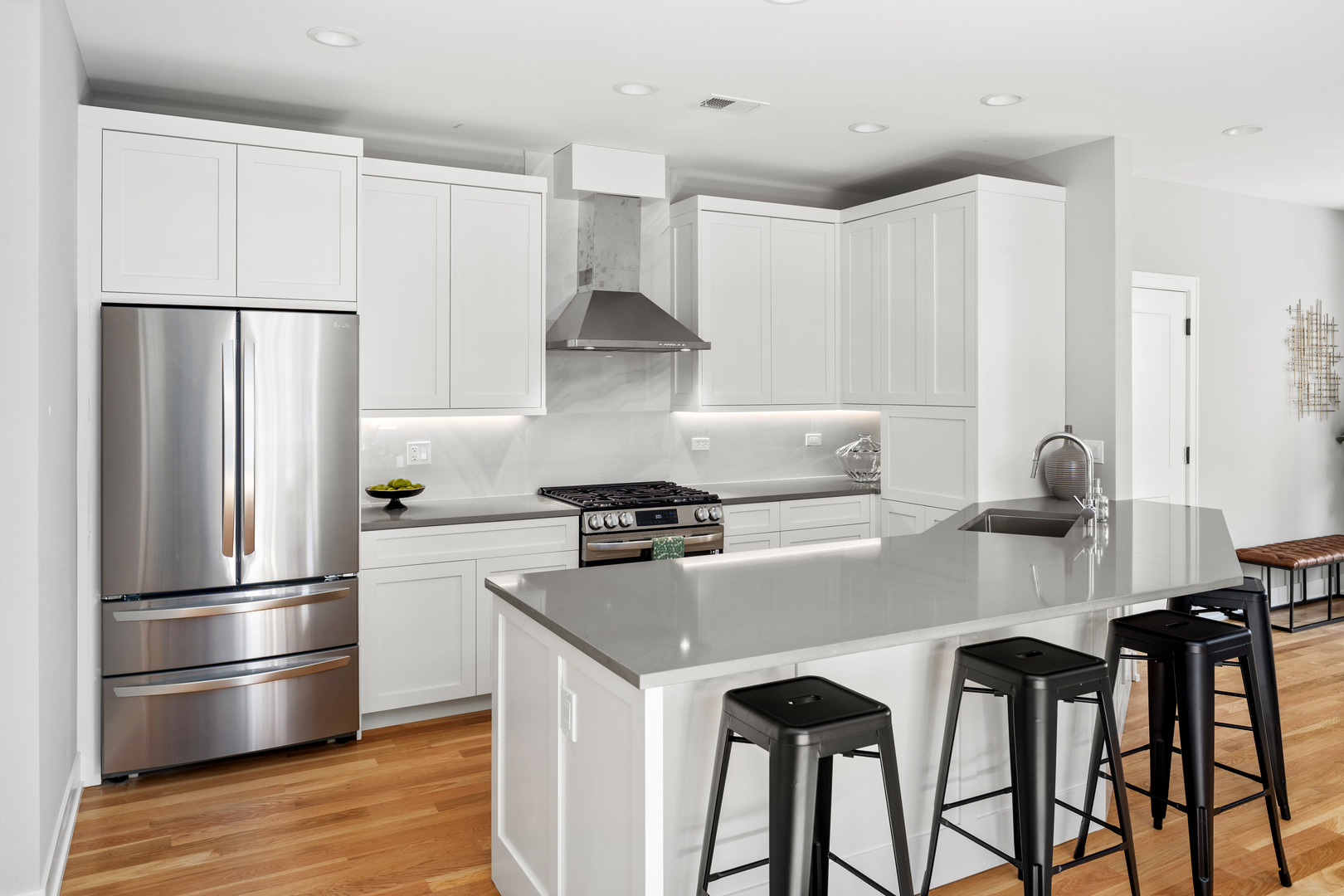 3216 N Francisco Avenue Unit: 3S
