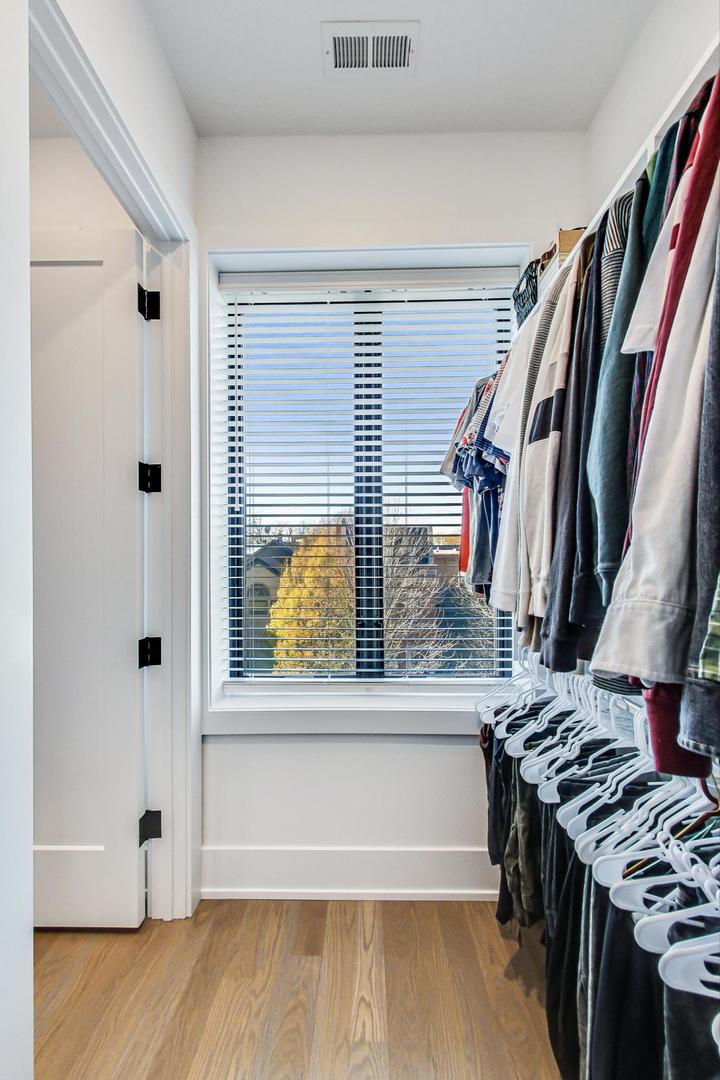 2761 N Kenmore Avenue Unit: 3