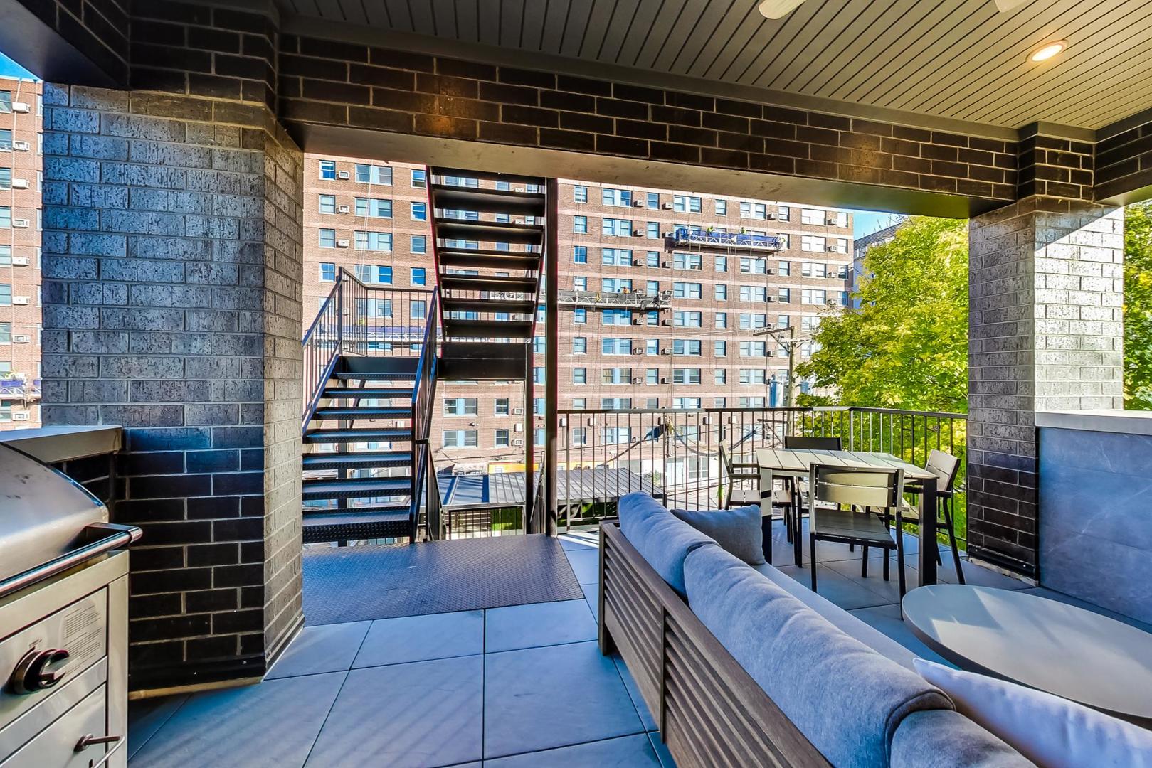2761 N Kenmore Avenue Unit: 3