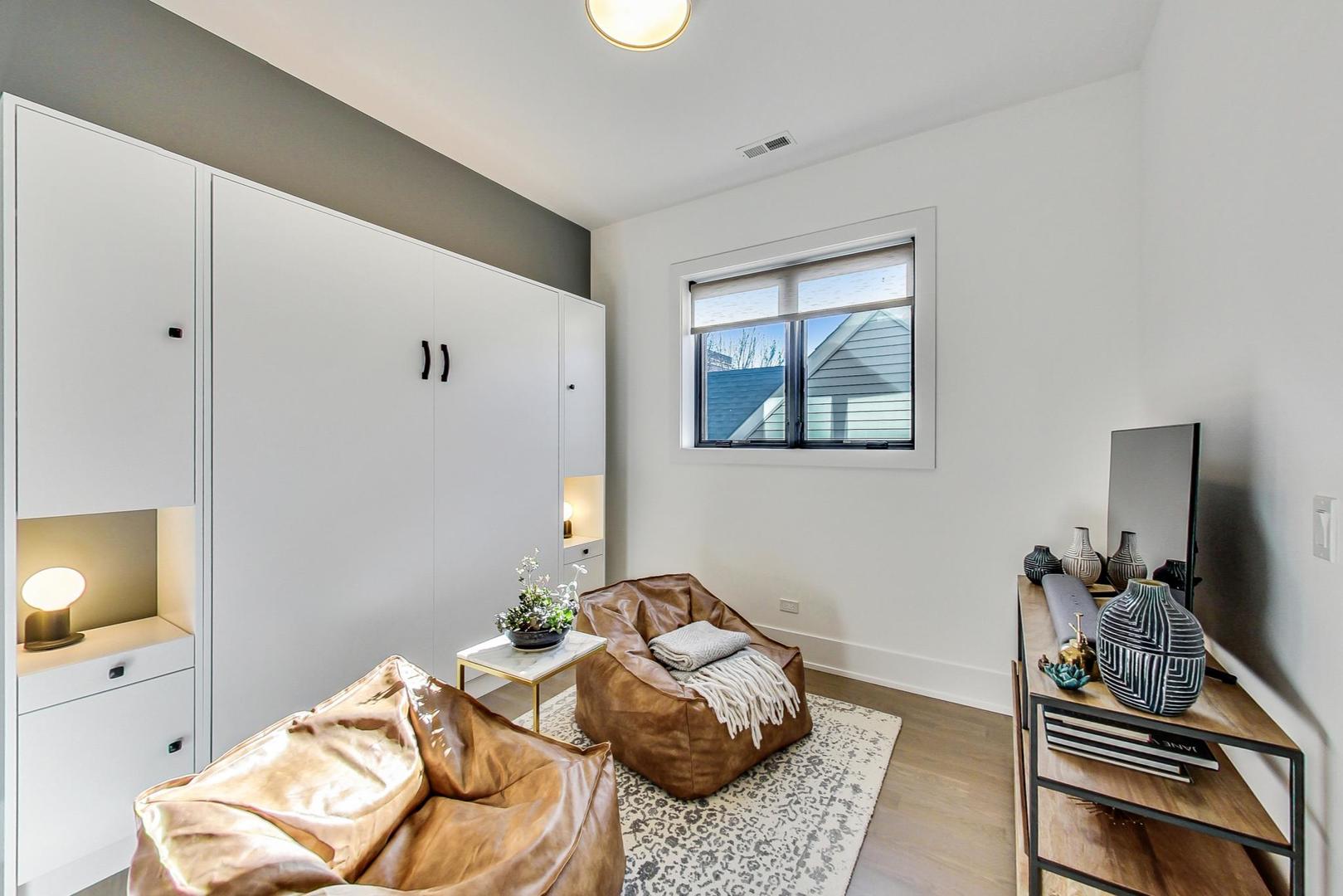 2761 N Kenmore Avenue Unit: 3