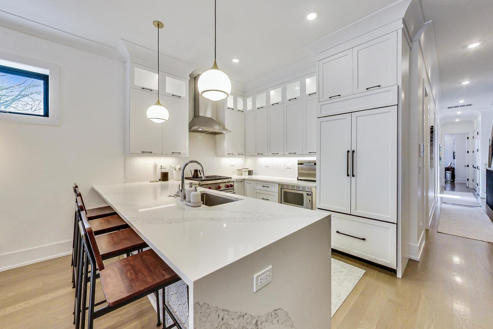 2761 N Kenmore Avenue Unit: 3