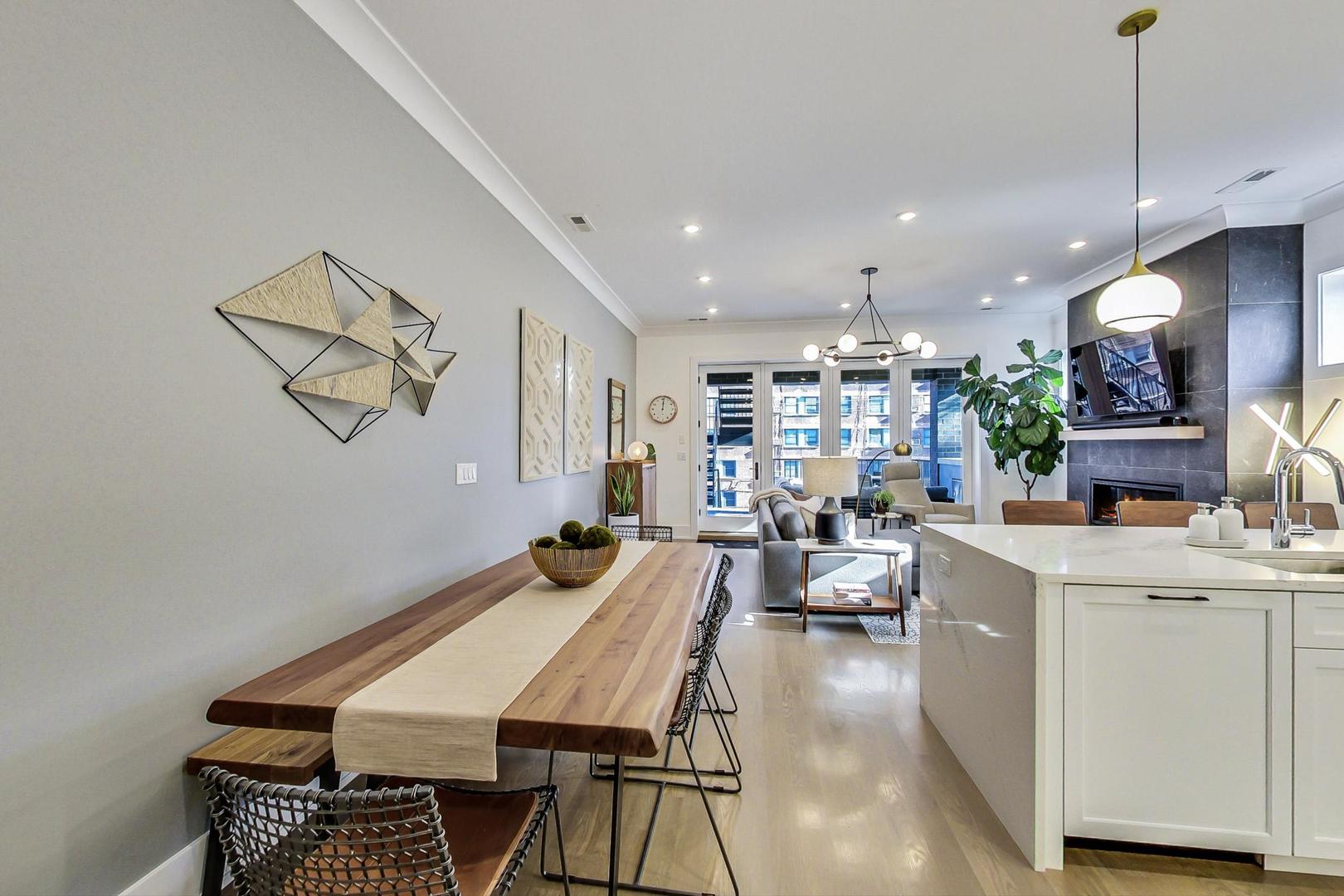 2761 N Kenmore Avenue Unit: 3