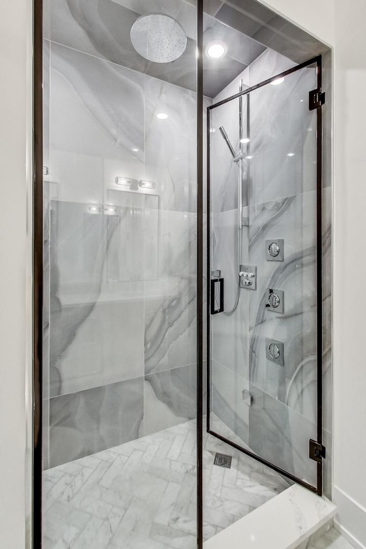 2761 N Kenmore Avenue Unit: 3