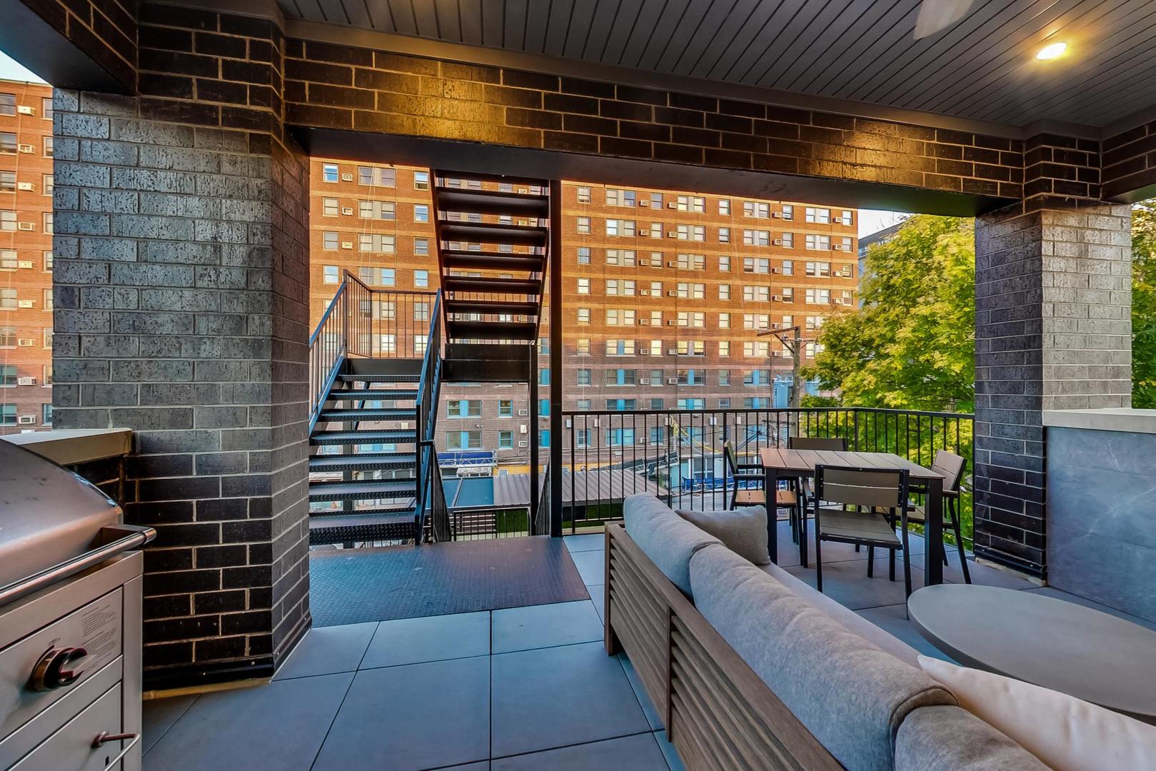 2761 N Kenmore Avenue Unit: 3