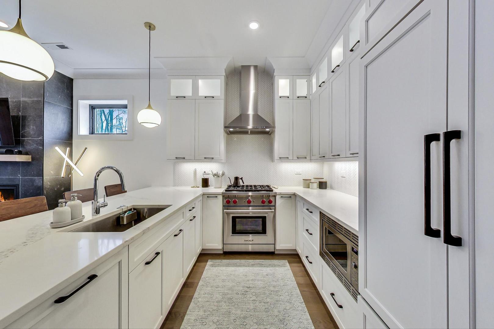 2761 N Kenmore Avenue Unit: 3