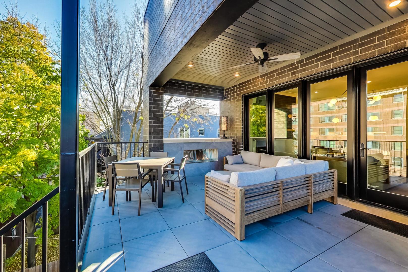 2761 N Kenmore Avenue Unit: 3