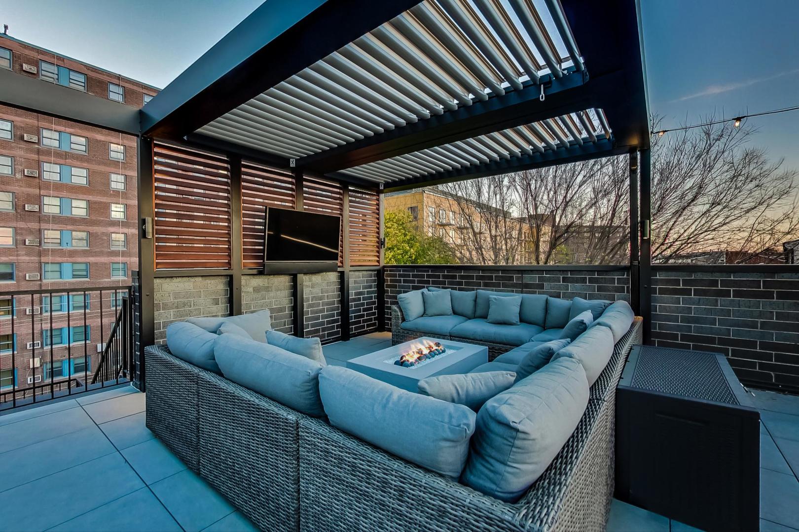 2761 N Kenmore Avenue Unit: 3