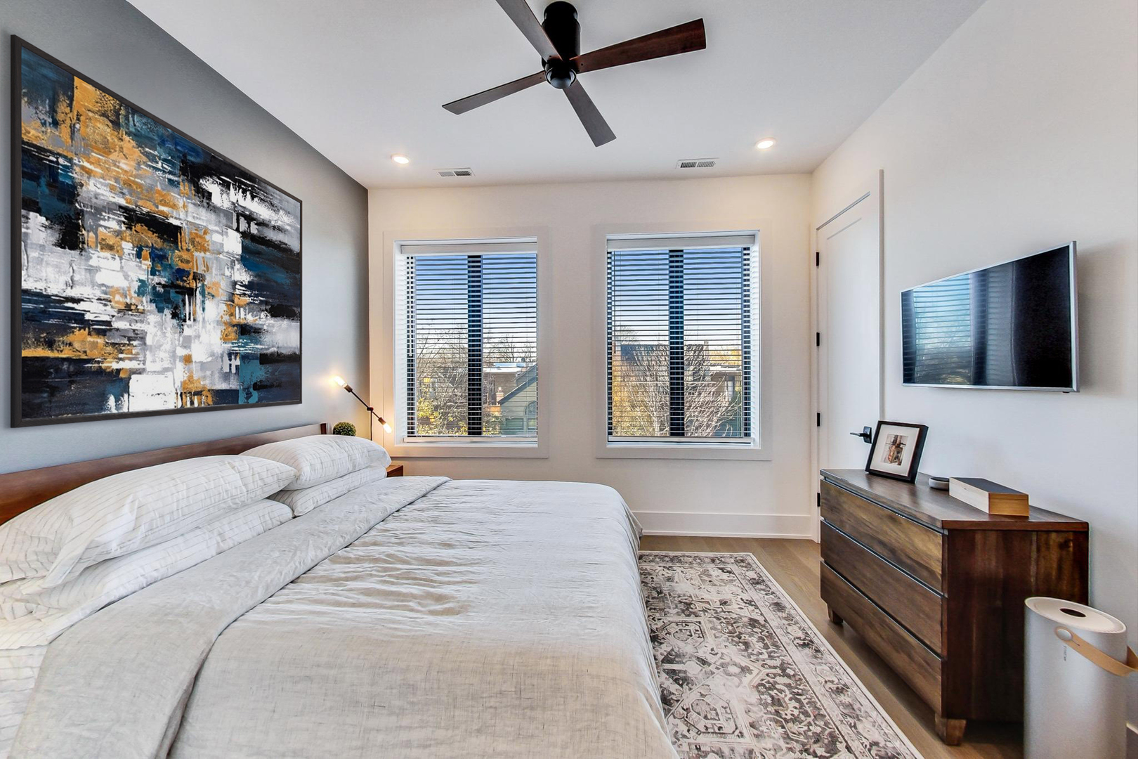 2761 N Kenmore Avenue Unit: 3