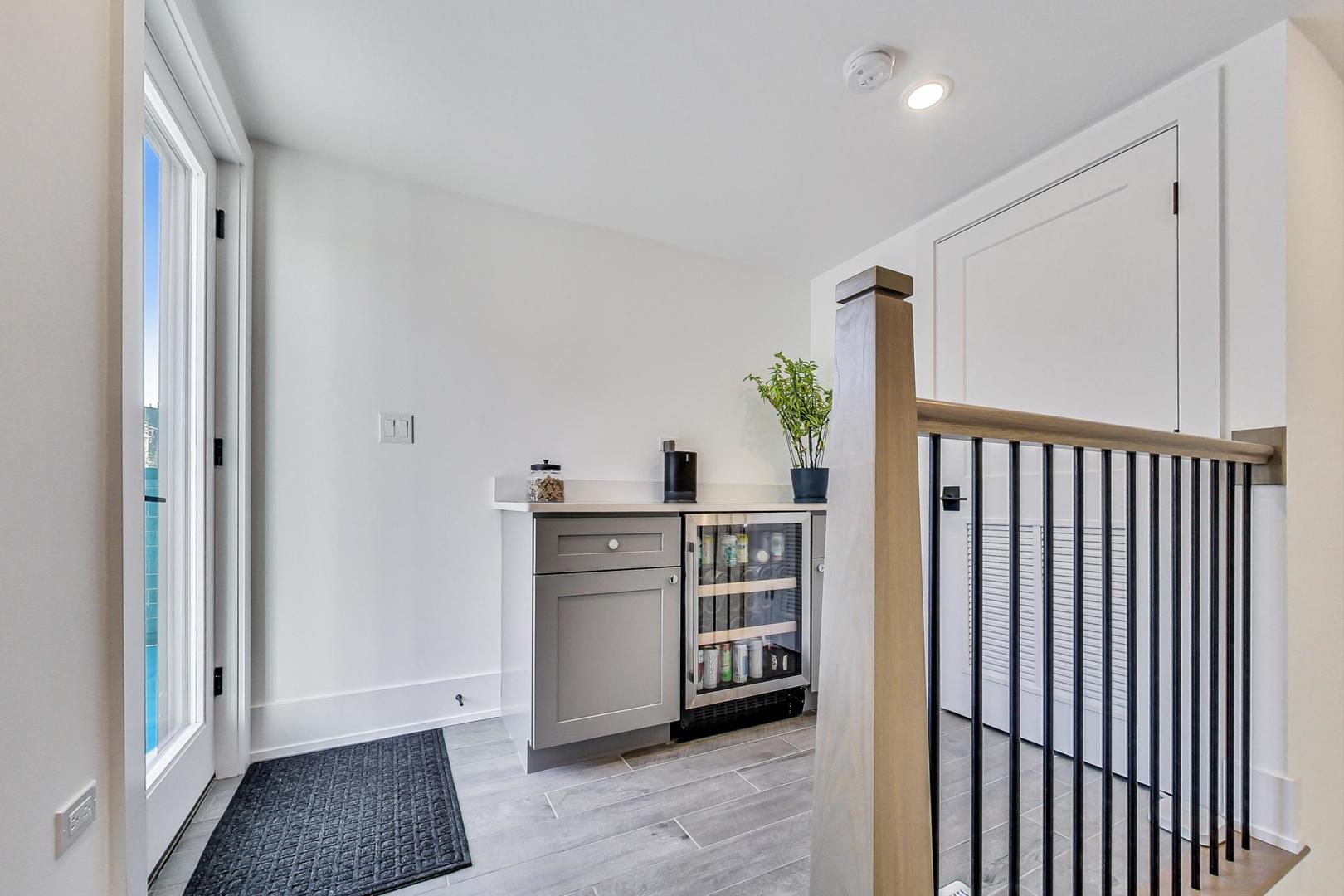 2761 N Kenmore Avenue Unit: 3