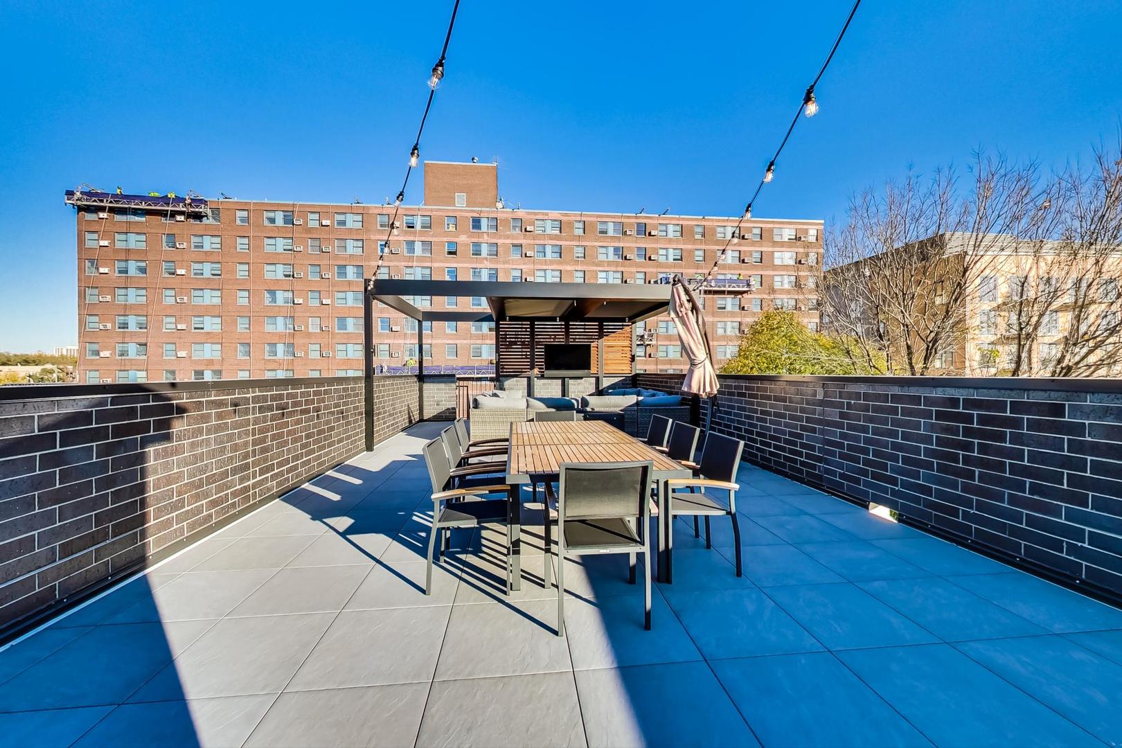 2761 N Kenmore Avenue Unit: 3