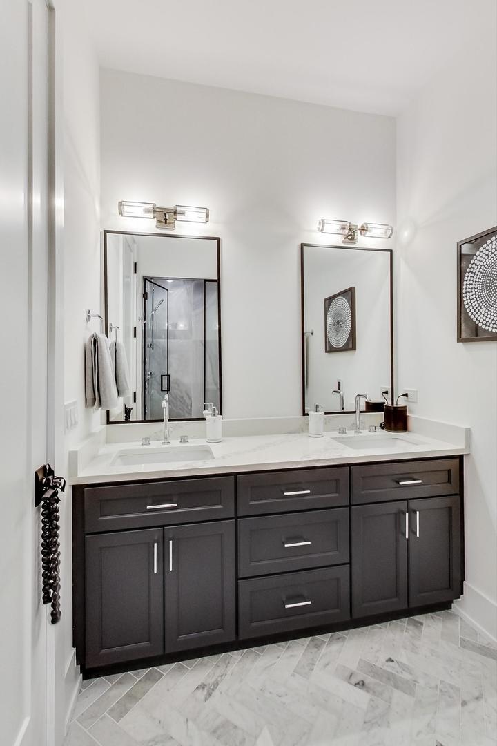 2761 N Kenmore Avenue Unit: 3