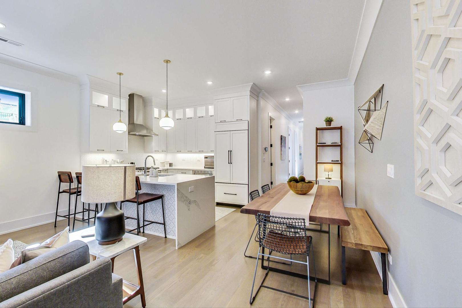 2761 N Kenmore Avenue Unit: 3