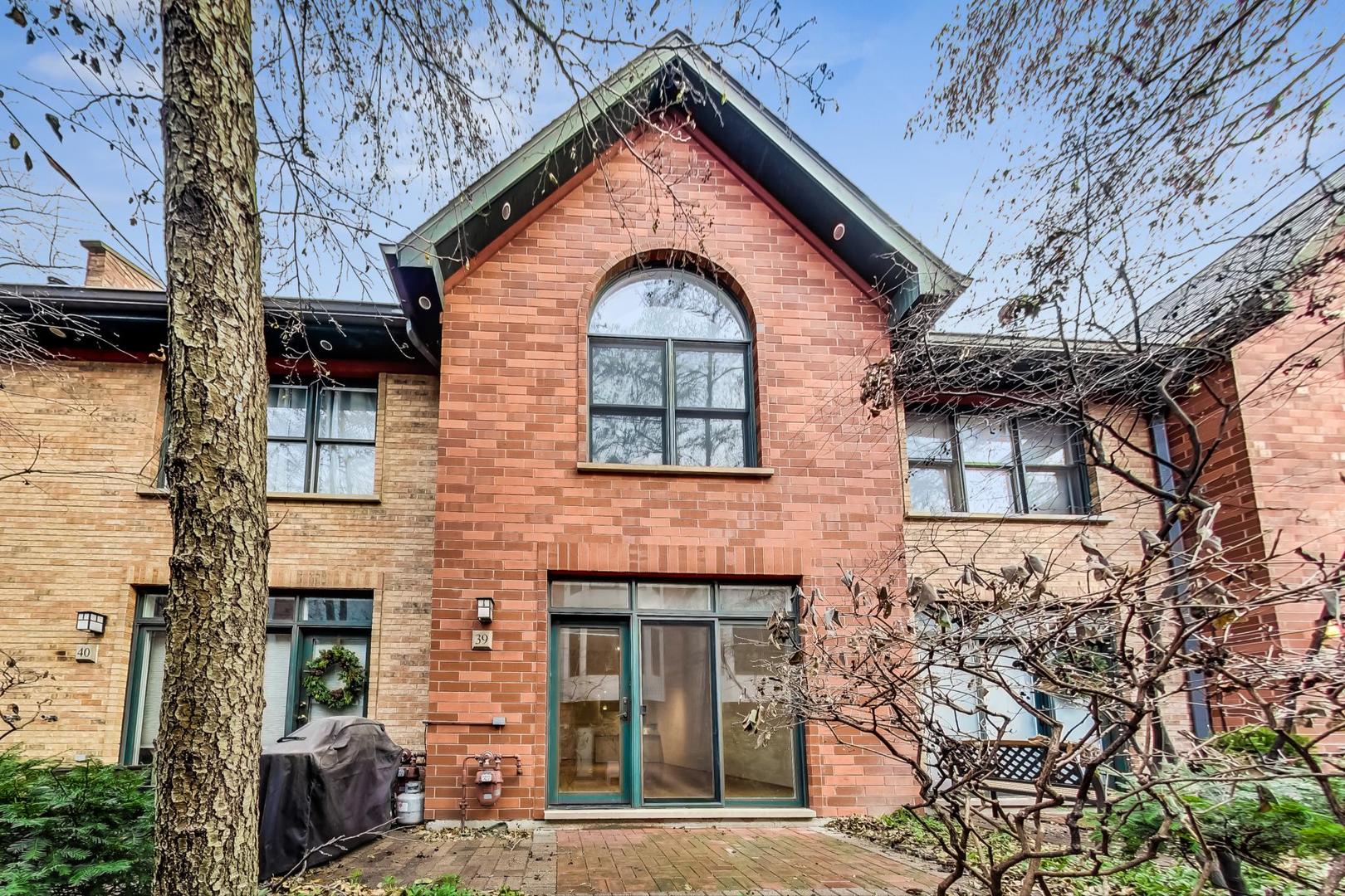 2743 N Wolcott Avenue Unit: 39