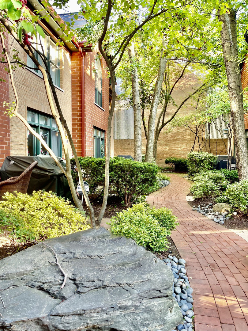 2743 N Wolcott Avenue Unit: 39
