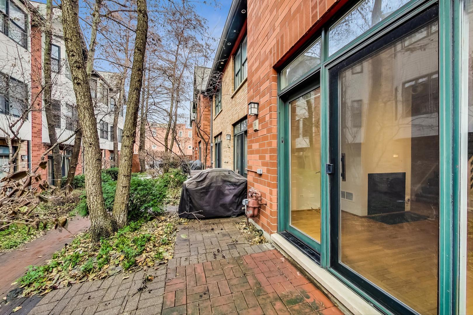 2743 N Wolcott Avenue Unit: 39