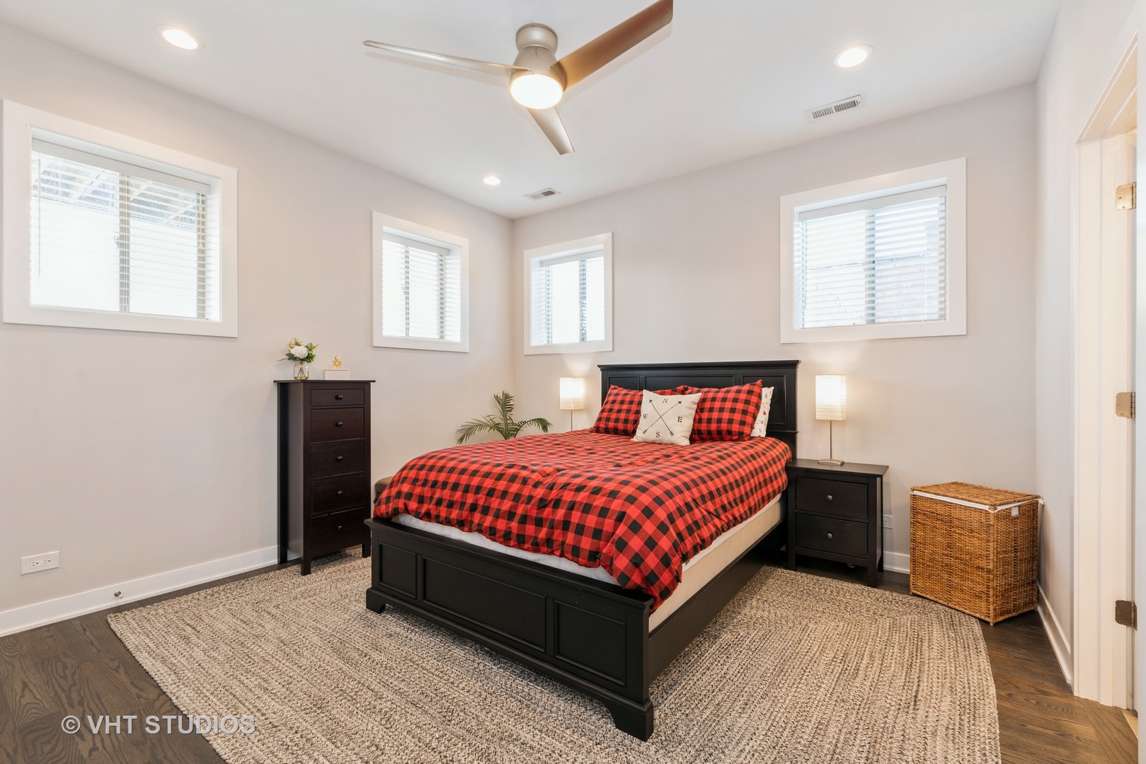 3430 N Lawndale Avenue Unit: 2N