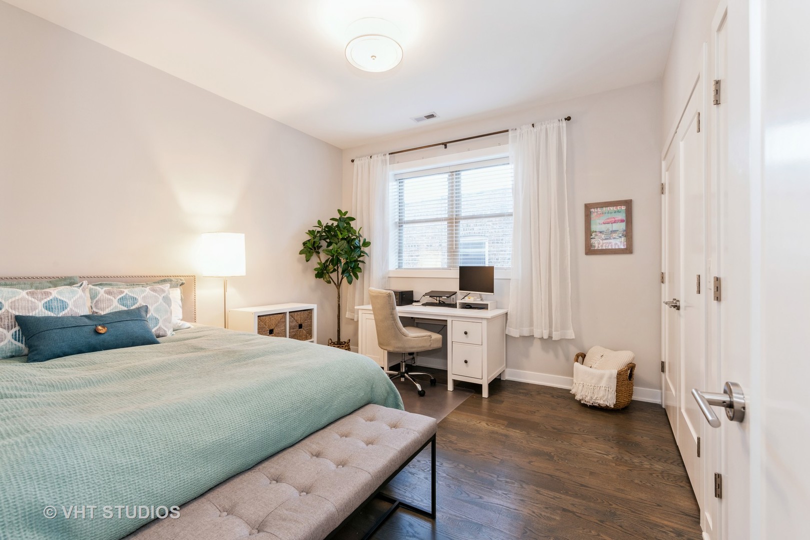 3430 N Lawndale Avenue Unit: 2N