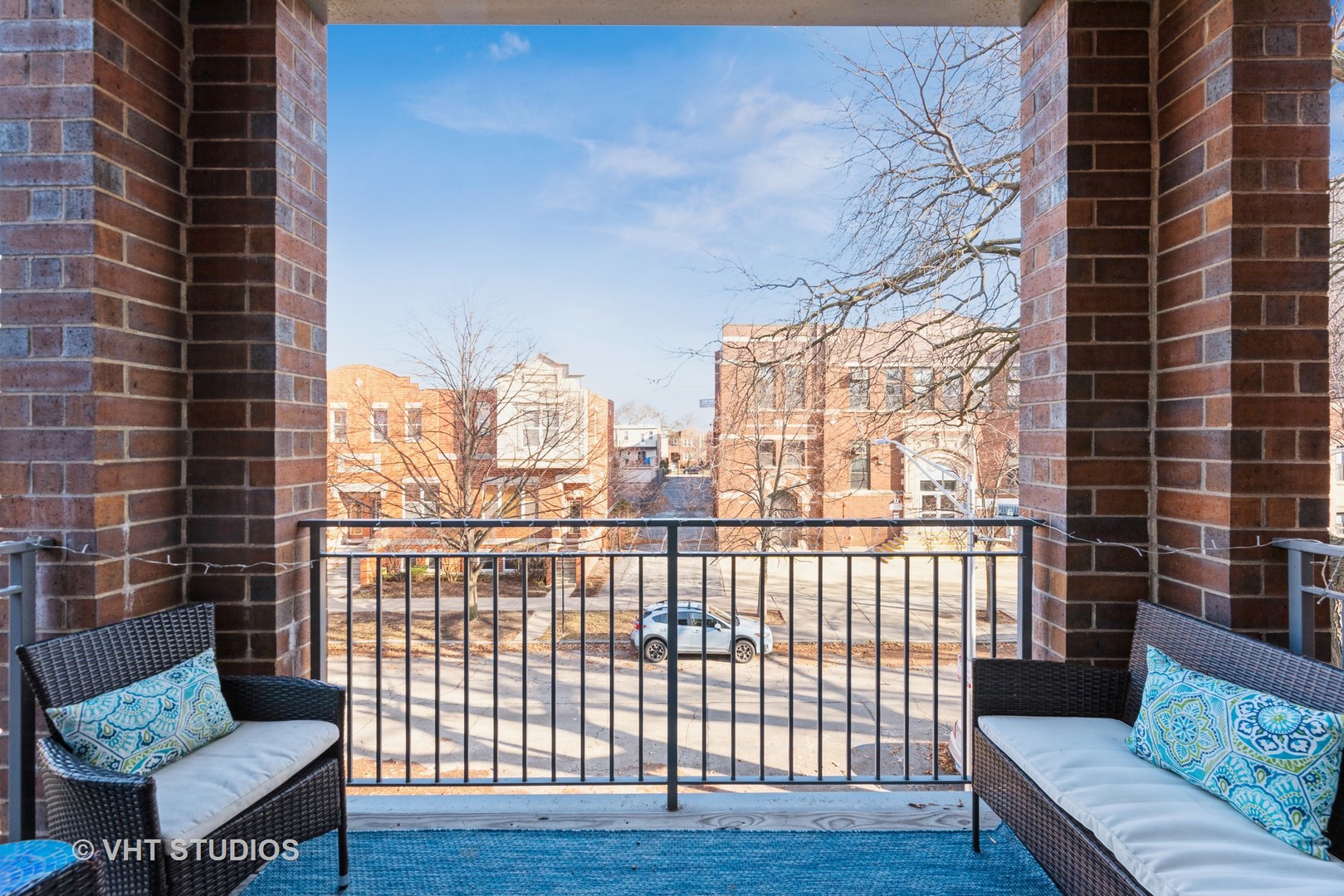 3430 N Lawndale Avenue Unit: 2N